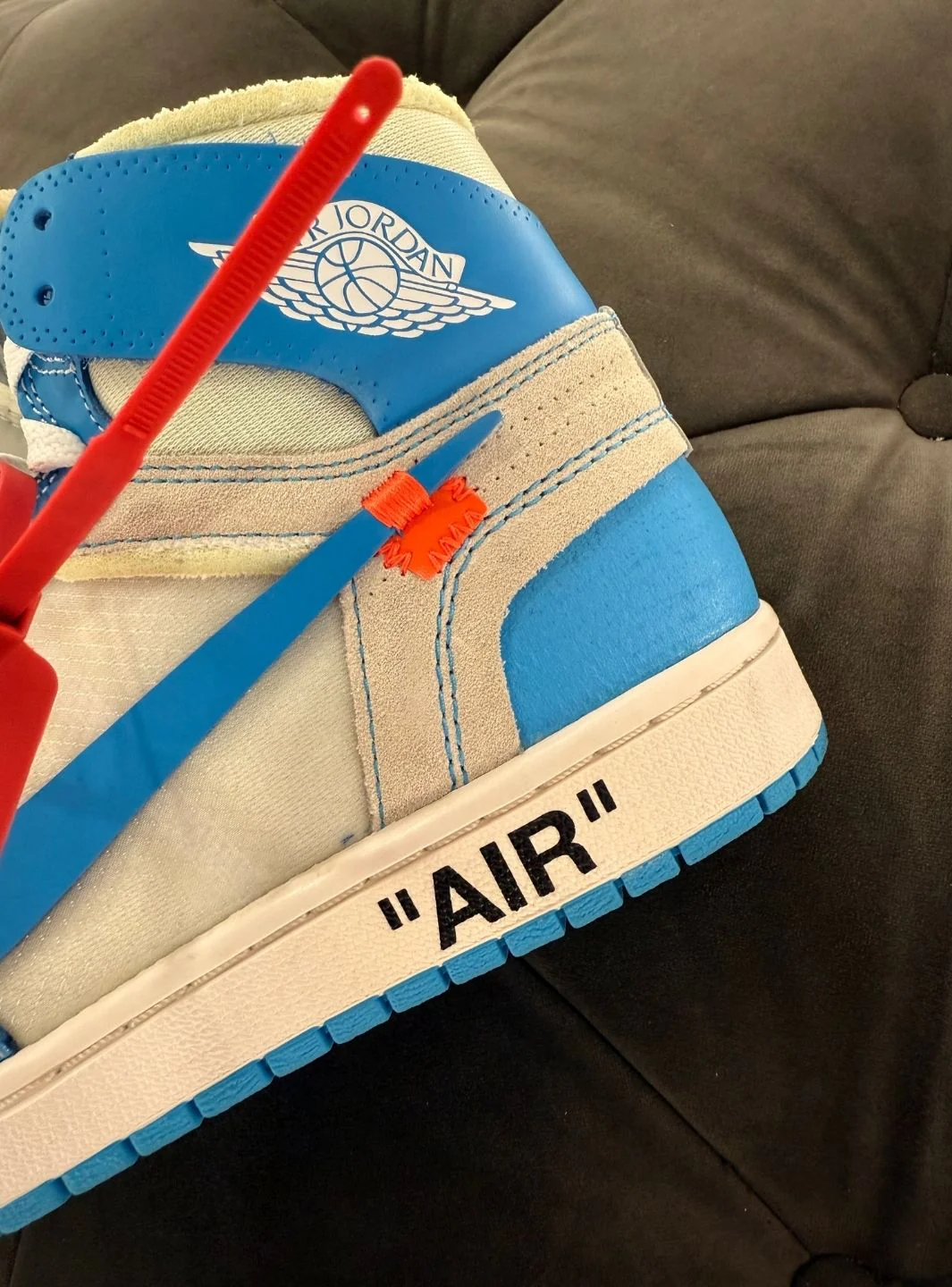 Air Jordan 1 Retro High Off-White University Blue - Usato 9/10 - Image 12