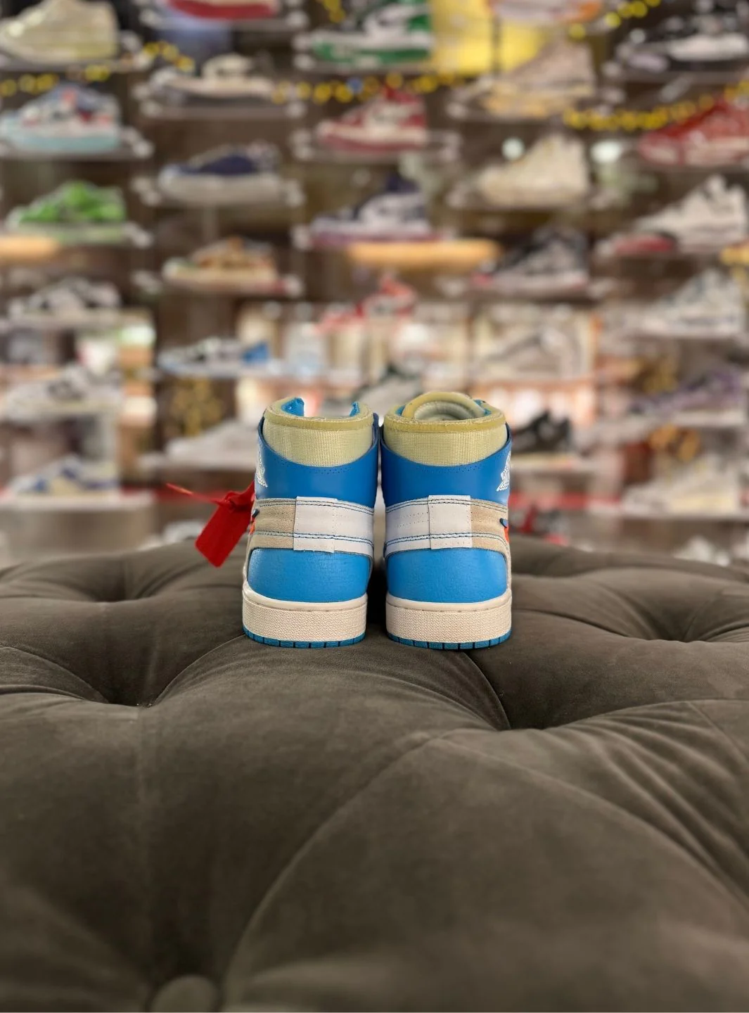 Air Jordan 1 Retro High Off-White University Blue - Usato 9/10 - Image 4