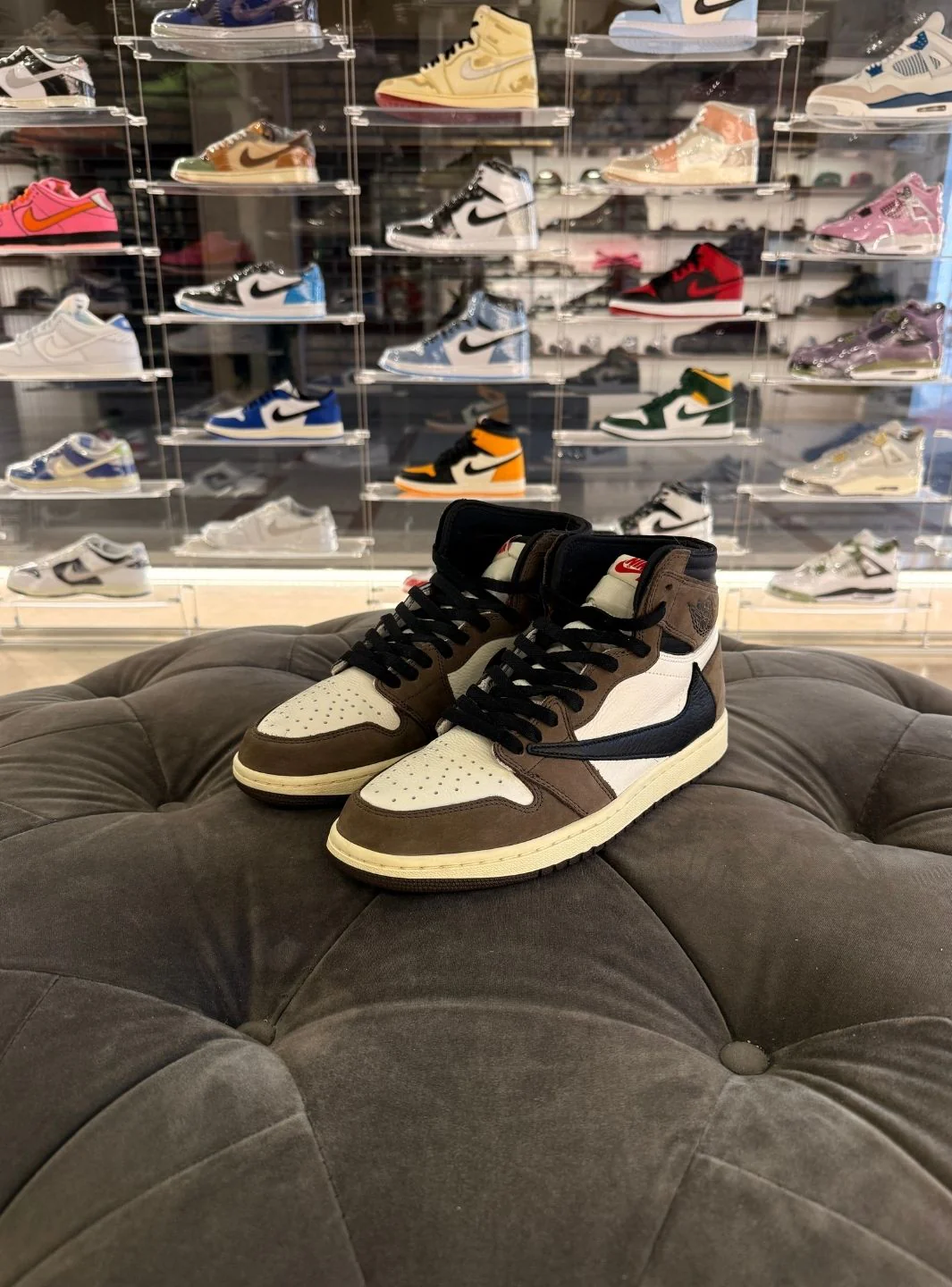 Air Jordan 1 Retro High OG SP Travis Scott Mocha - Usato 9.9/10 - Image 3