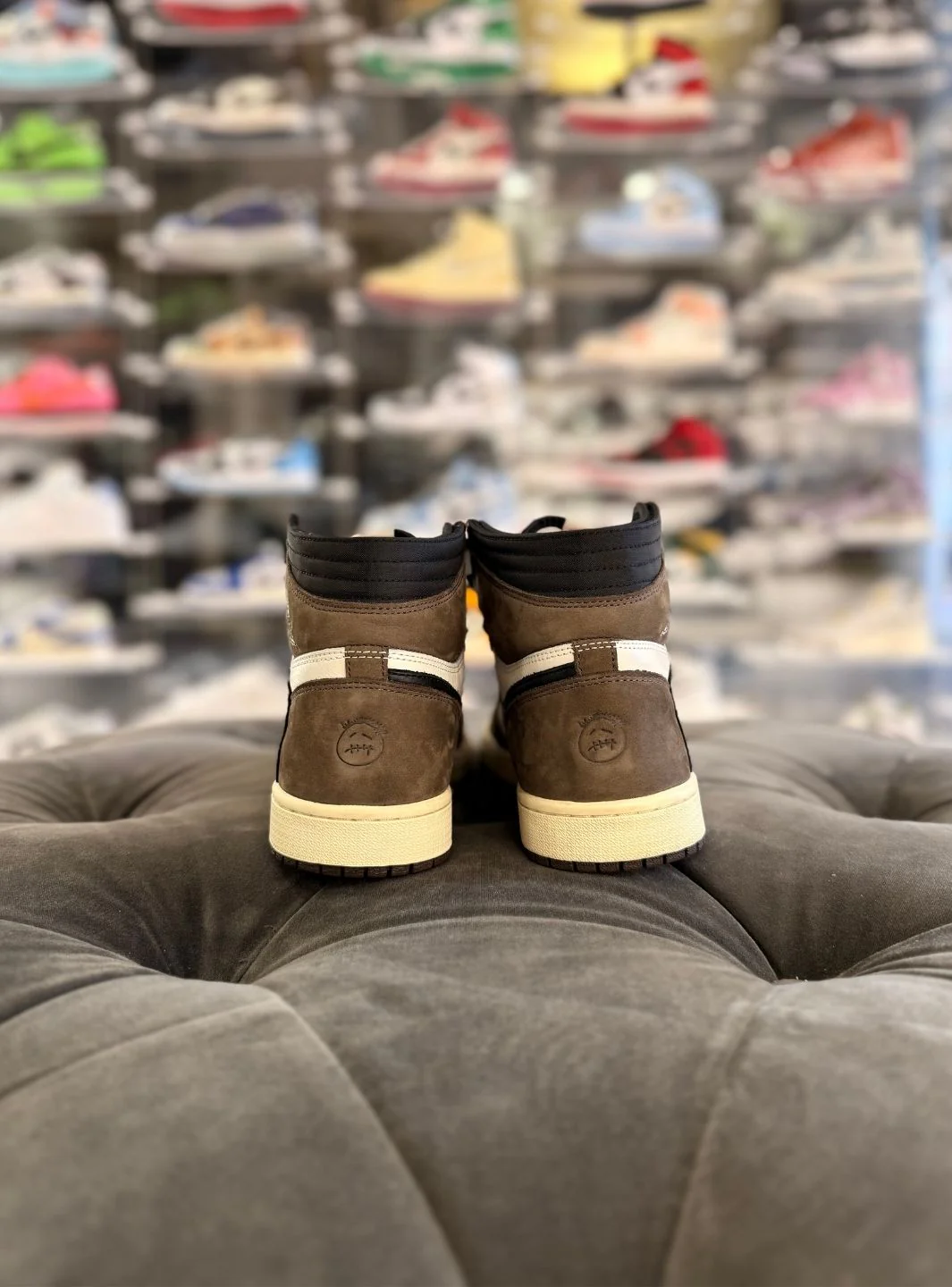Air Jordan 1 Retro High OG SP Travis Scott Mocha - Usato 9.9/10 - Image 4
