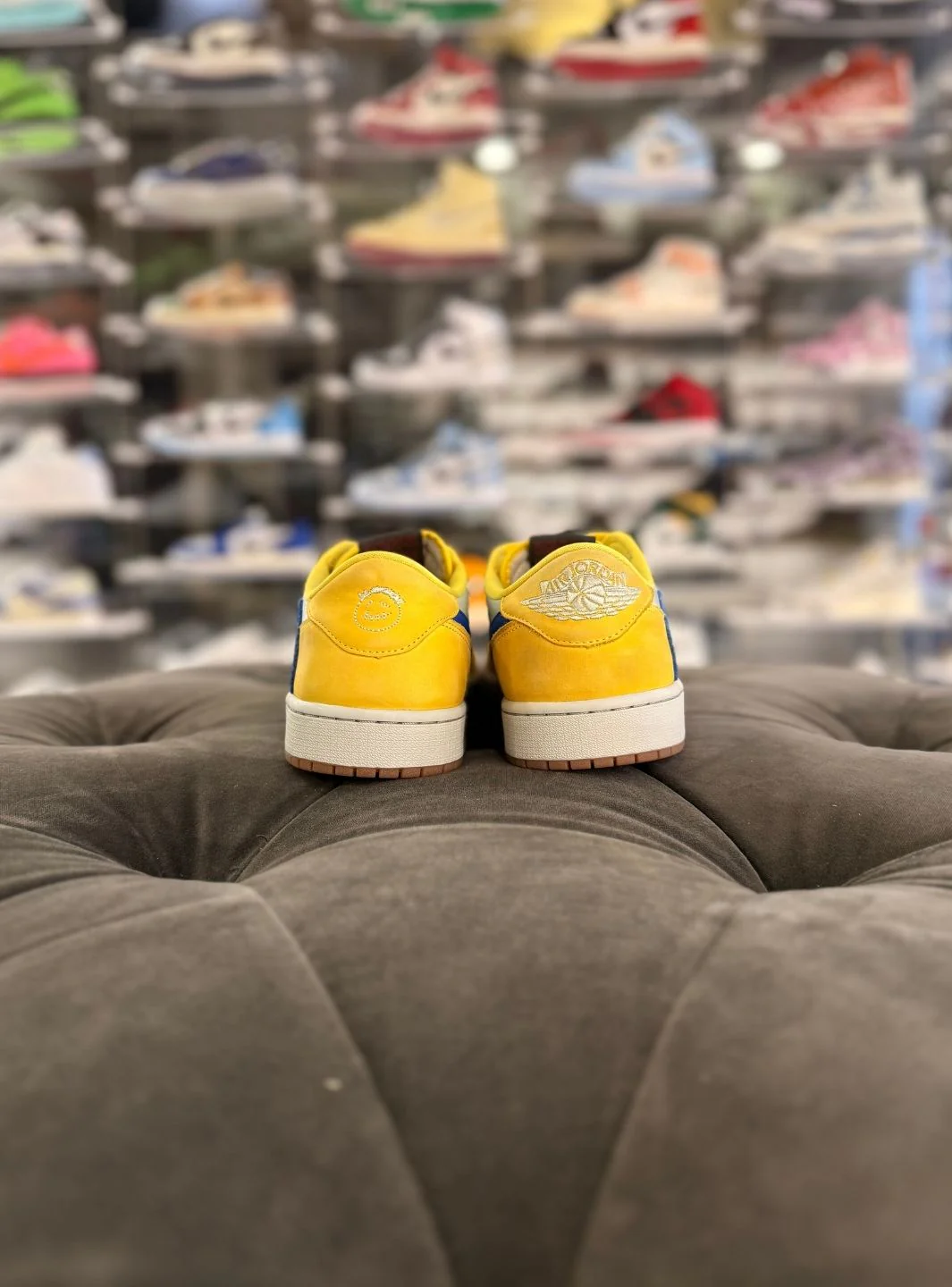 Air Jordan 1 Retro Low OG SP Travis Scott Canary - Usato 9.5/10 - Image 4