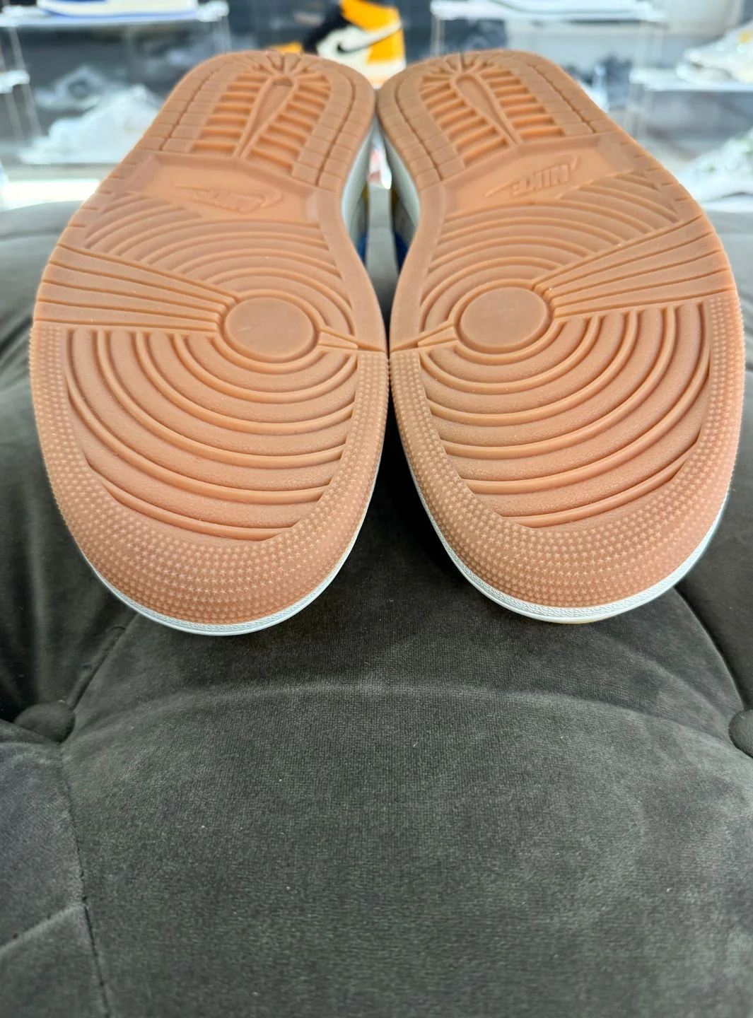 Air Jordan 1 Retro Low OG SP Travis Scott Canary - Usato 9.5/10 - Image 8