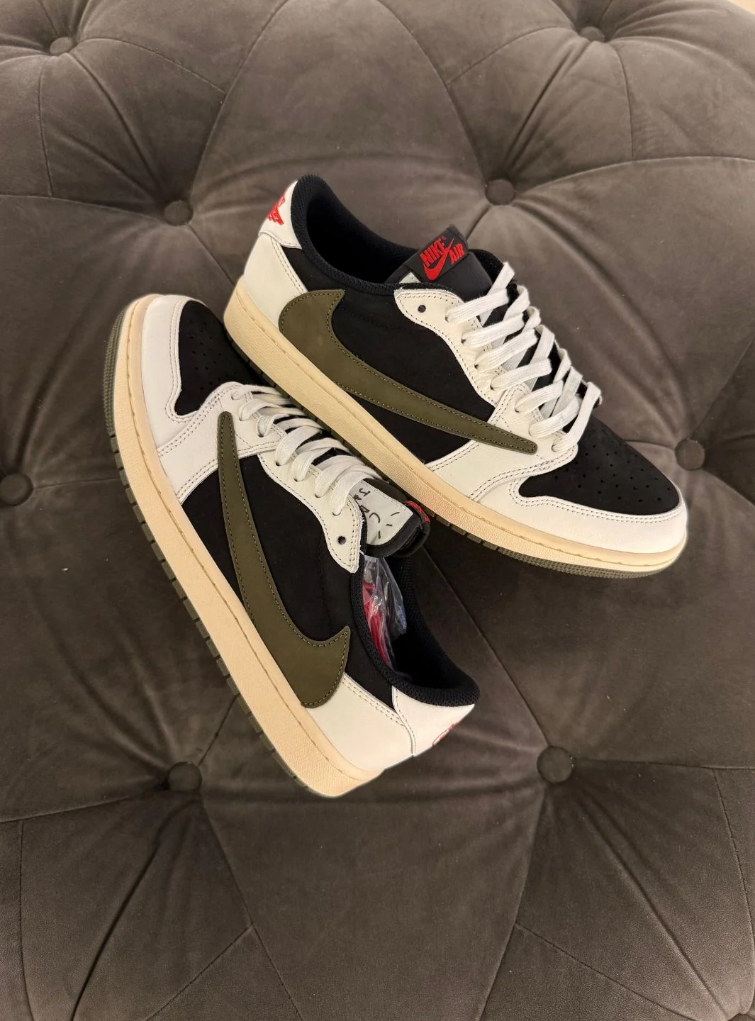 Air Jordan 1 Retro Low OG SP Travis Scott Olive - Usato 9.9/10 - Image 2