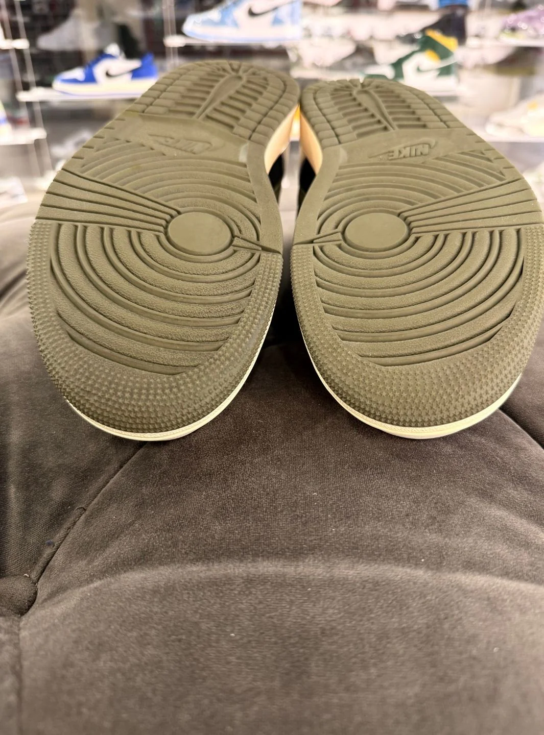 Air Jordan 1 Retro Low OG SP Travis Scott Olive - Usato 9.9/10 - Image 8