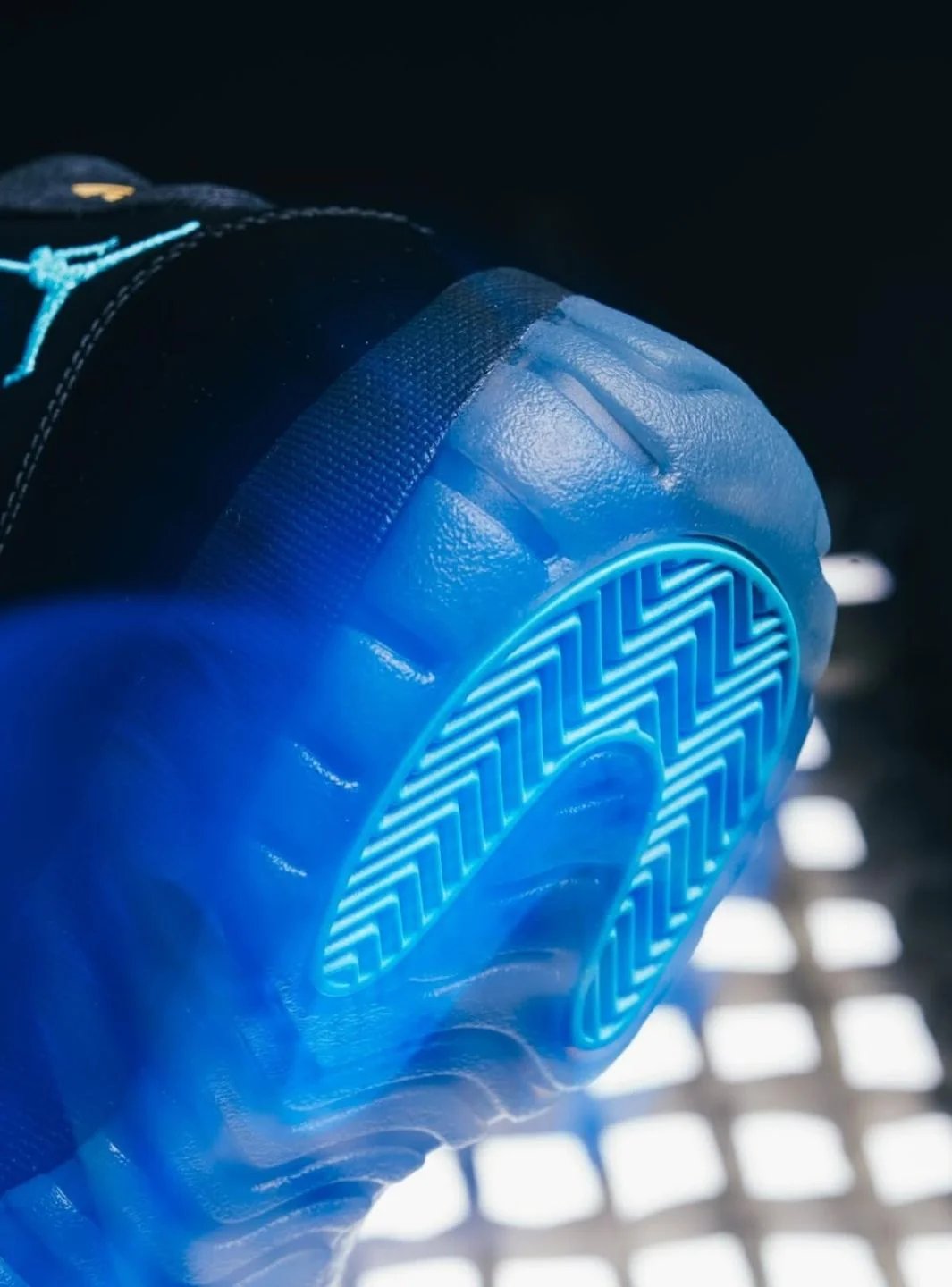Air Jordan 11 Retro Gamma Blue (2025) - Image 14