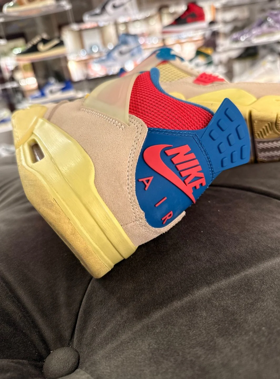 Air Jordan 4 Retro Union Guava Ice - Usato 9/10 - Image 10