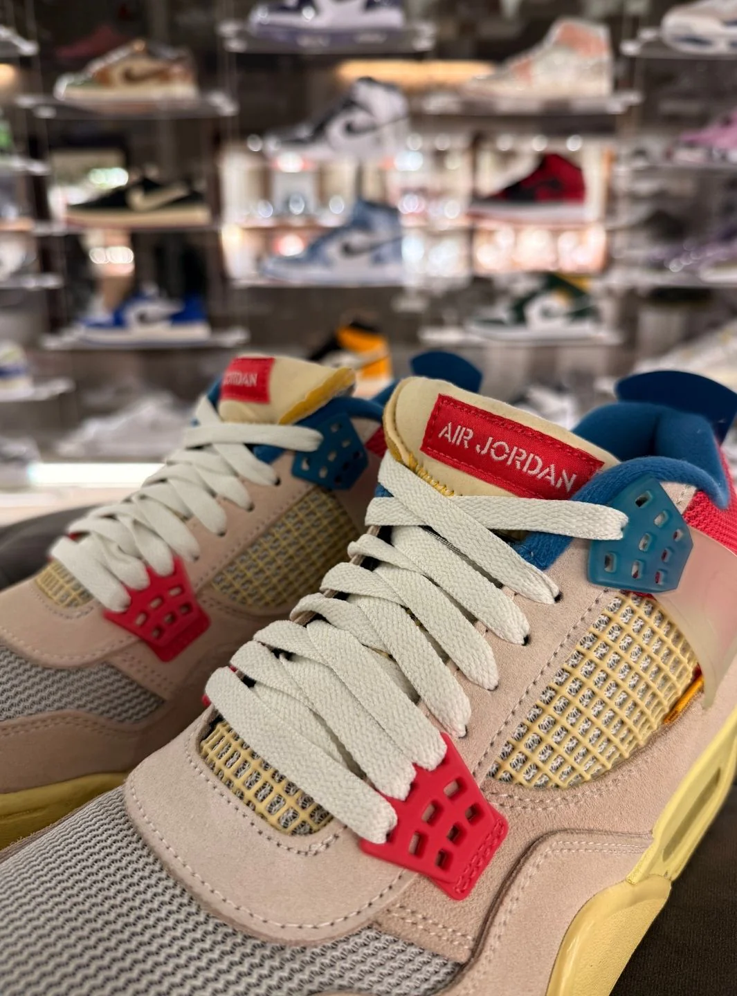Air Jordan 4 Retro Union Guava Ice - Usato 9/10 - Image 11