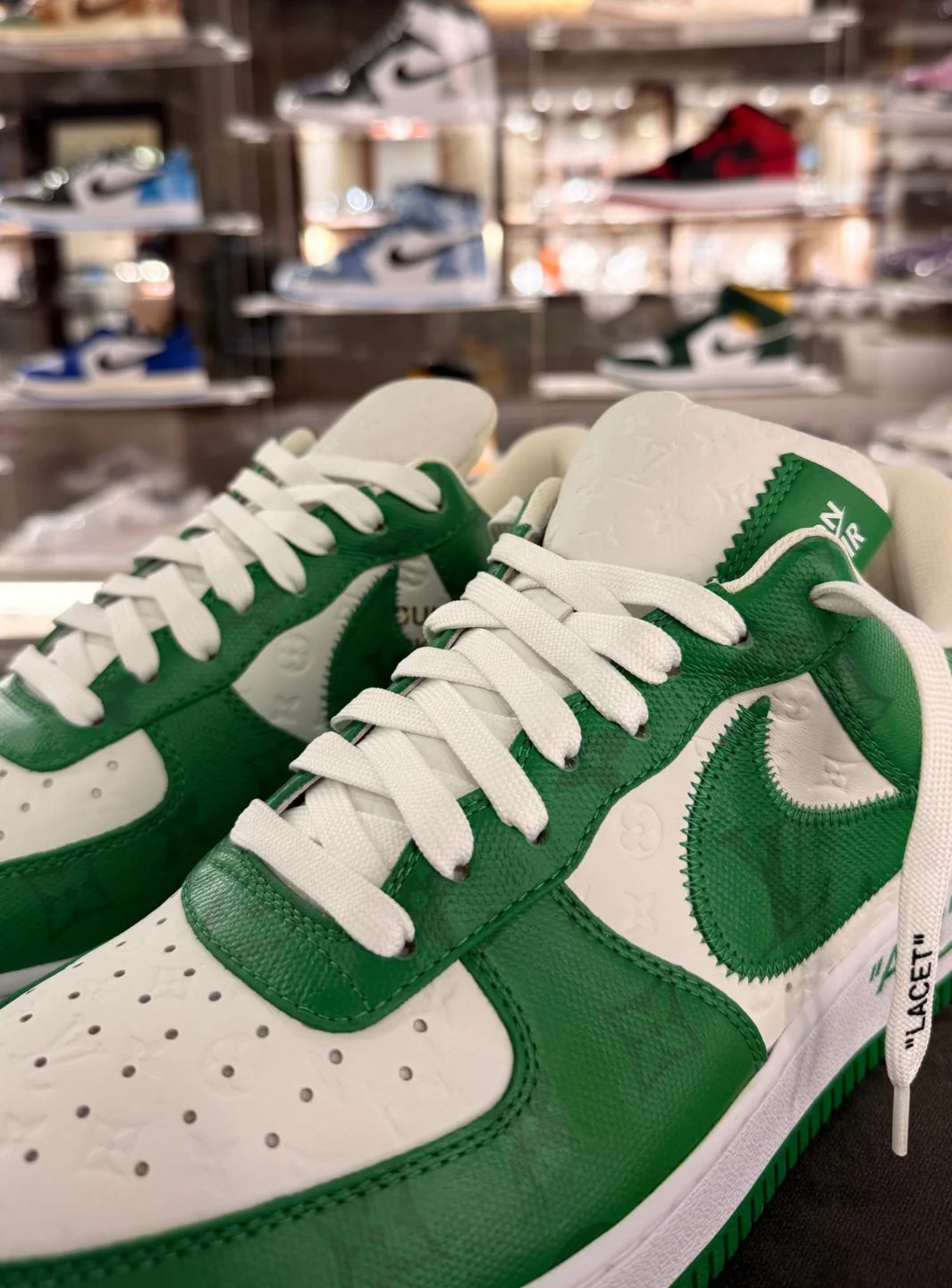 Louis Vuitton Nike Air Force 1 Low By Virgil Abloh White Green - Usato 9.9/10 - Image 16