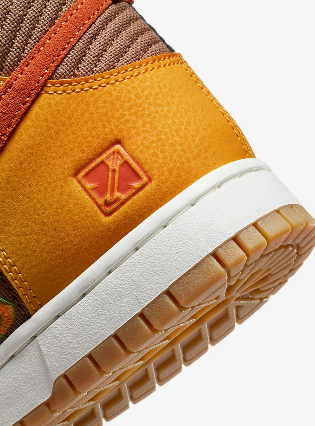 Nike Dunk High PRM Somos Familia - Image 5