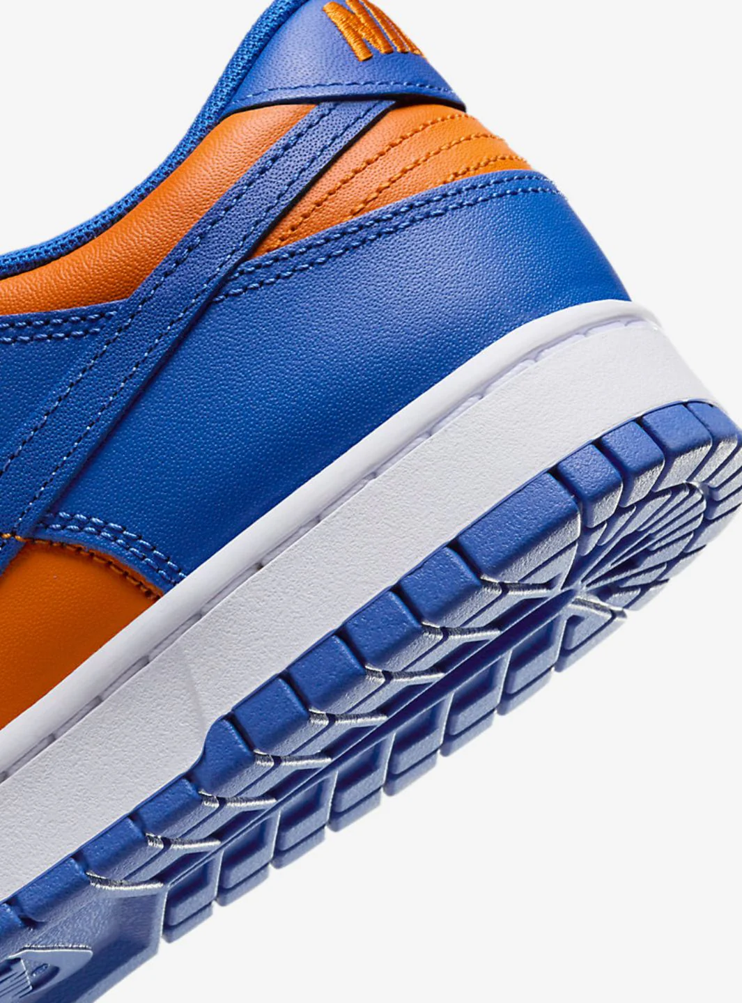 Nike Dunk Low Knicks - Image 5