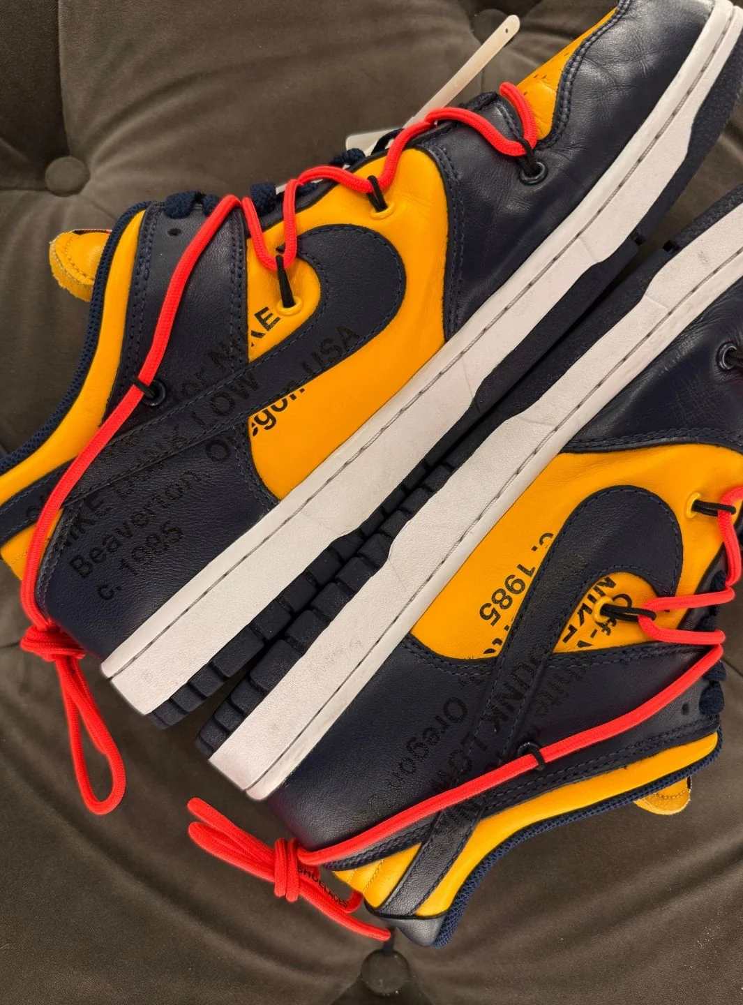 Nike Dunk Low Off-White University Gold Michigan - Usato 9.5/10 - Image 9