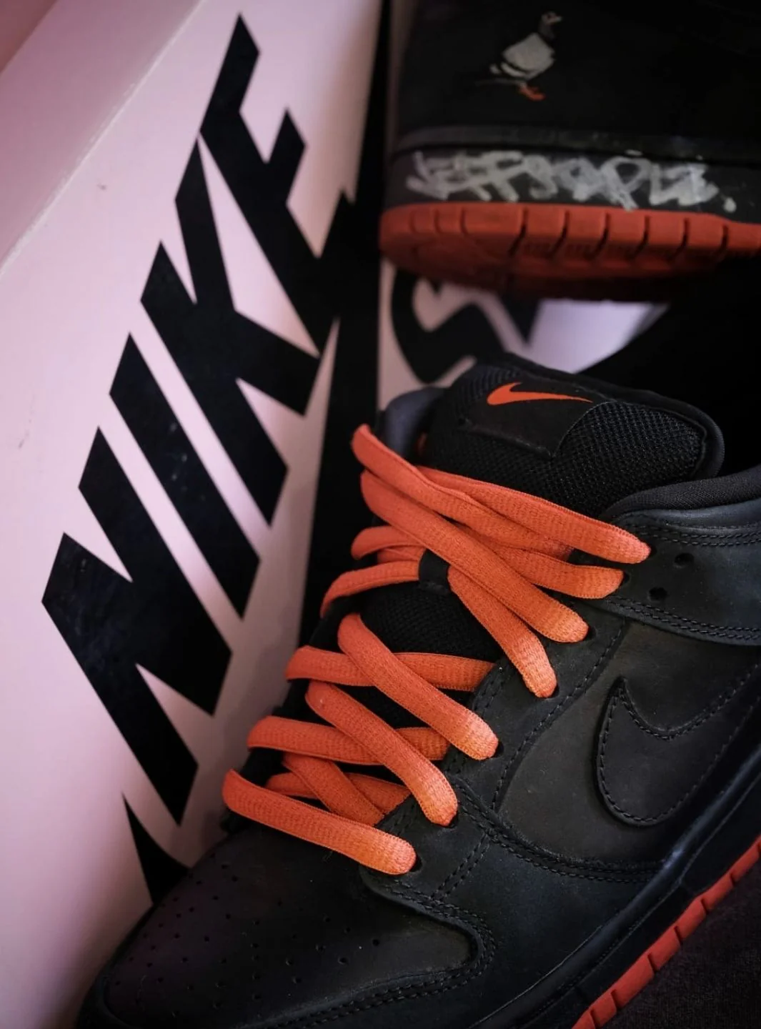 Nike SB Dunk Low Black Pigeon Signed Jeff Staple - Usato 9/10 - Image 20