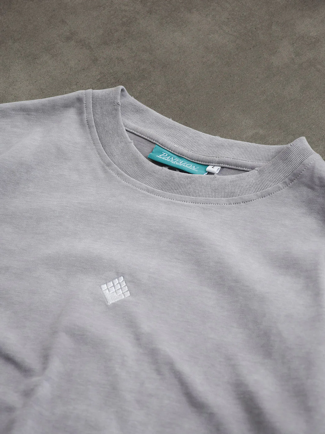 Pantalón Distressed Stone Washed T-Shirt Light Grey - Image 6